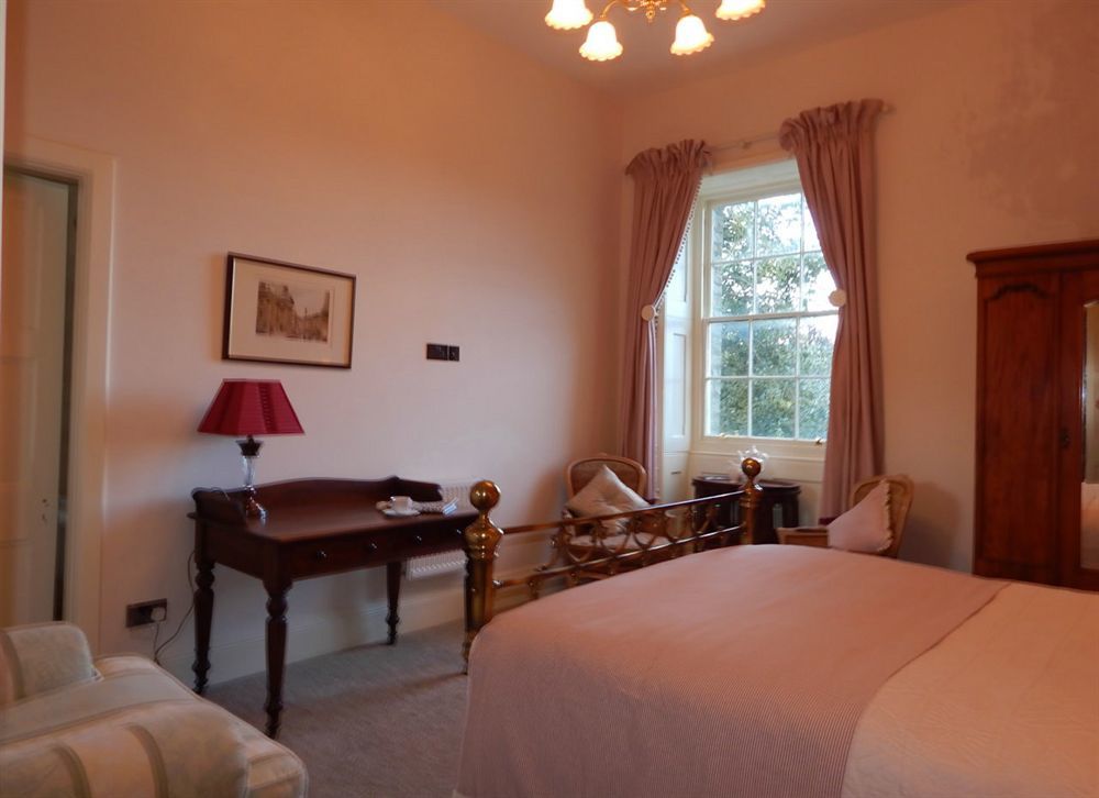 Westgate Manor Bed & Breakfast Exterior photo