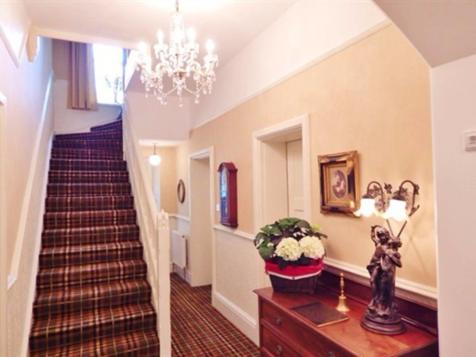 Westgate Manor Bed & Breakfast Exterior photo